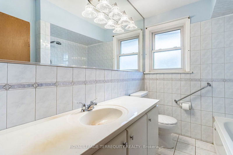 390 Renforth Dr  Toronto, M9C 2M2 | Image 14