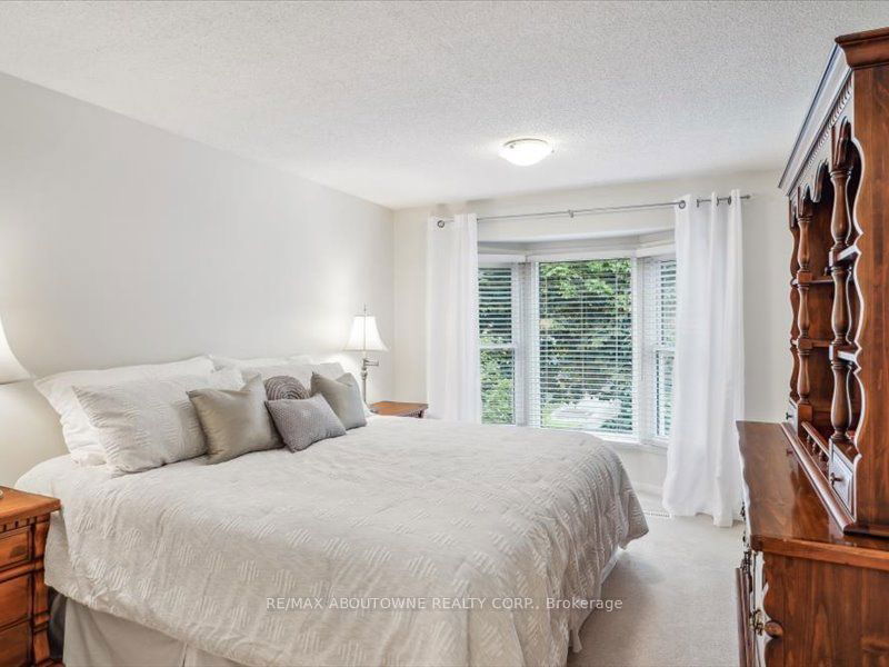 1195 Potter's Wheel Cres  Oakville, L6M 1J3 | Image 11