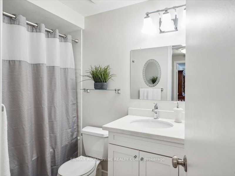 1195 Potter's Wheel Cres  Oakville, L6M 1J3 | Image 12