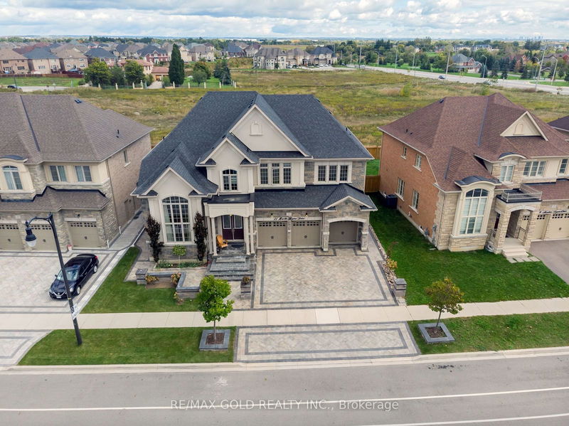 11 Martin Byrne Dr  Brampton, L6P 0V2 | Image 1