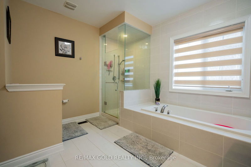 11 Martin Byrne Dr  Brampton, L6P 0V2 | Image 22