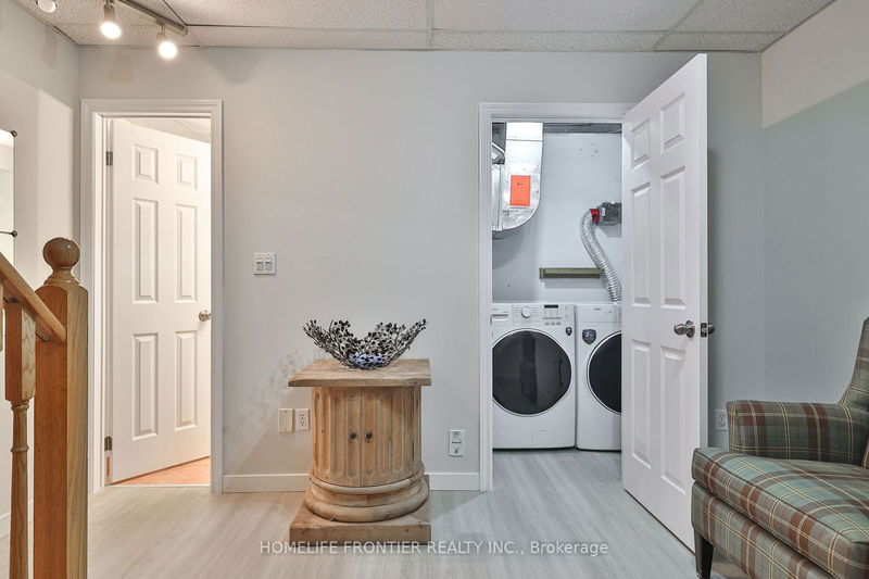  20 - 210 Manitoba St  Toronto, M8Y 4G7 | Image 32