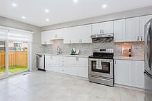 1104 Barclay Circ  Milton, L9T 5W4 | Image 9