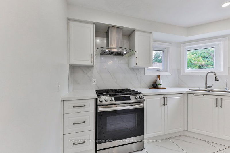 200 Lexington Rd  Oakville, L6H 6L6 | Image 9