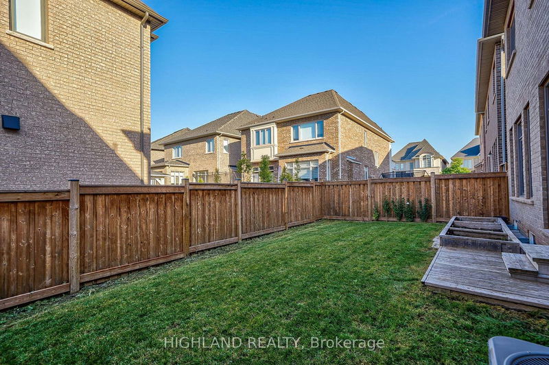 49 Threshing Mill Blvd  Oakville, L6H 0V6 | Image 31