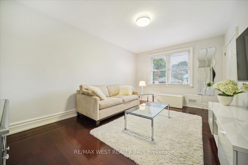 40 Orkney Cres  Toronto, M9A 2T5 | Image 12