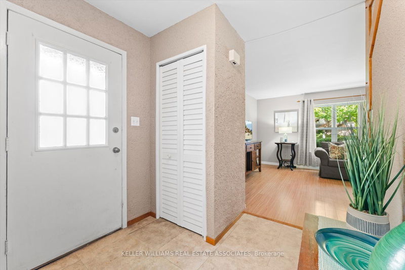 3254 Candela Dr  Mississauga, L5A 2T8 | Image 3