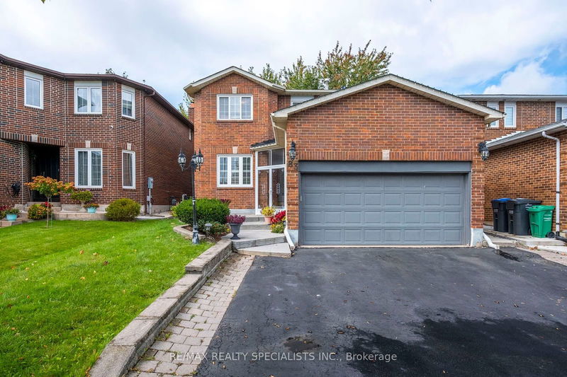 83 Castlehill Rd  Brampton, L6X 4C2 | Image 2