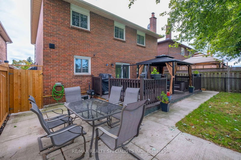 83 Castlehill Rd  Brampton, L6X 4C2 | Image 38