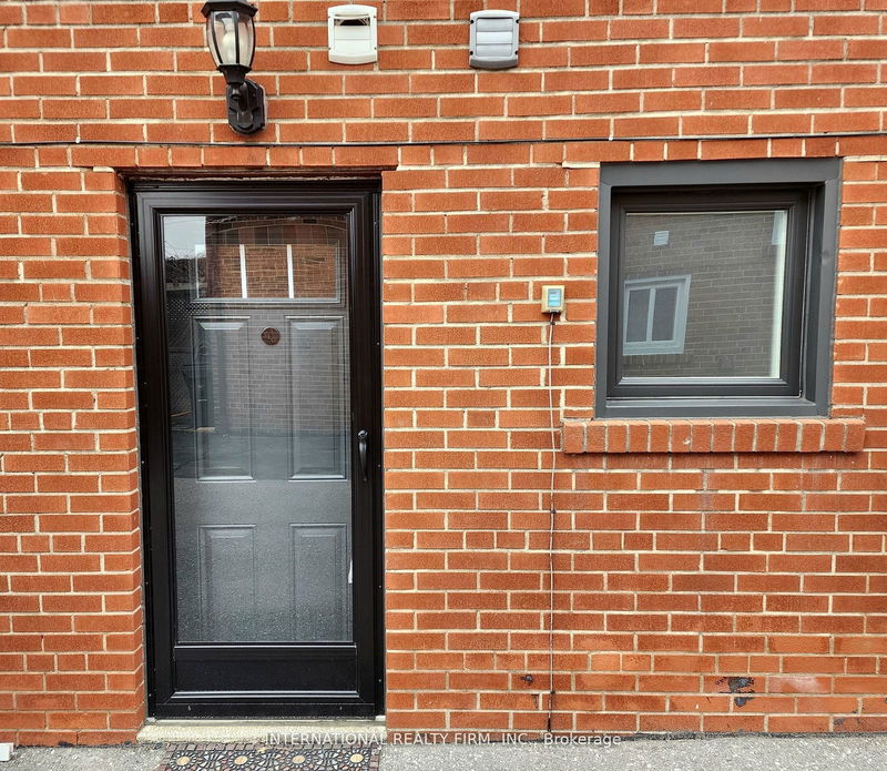 Unit Bsmt — 39 Windhill Cres, Toronto - Humberlea-Pelmo Park W4 image-0-0