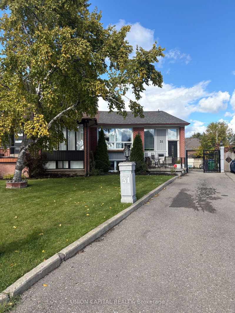 31 Ava Crt  Brampton, L6T 1L5 | Image 3