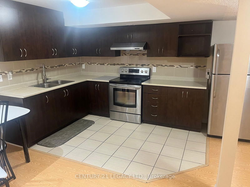 home for lease on 52 Vanwood Crescent
