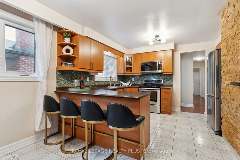 758 Greenore Rd  Mississauga, L4Y 2V4 | Image 14