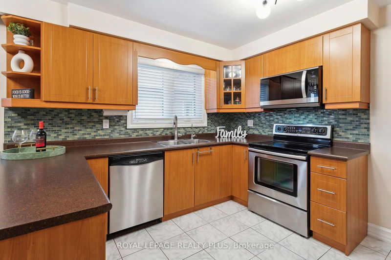 758 Greenore Rd  Mississauga, L4Y 2V4 | Image 15