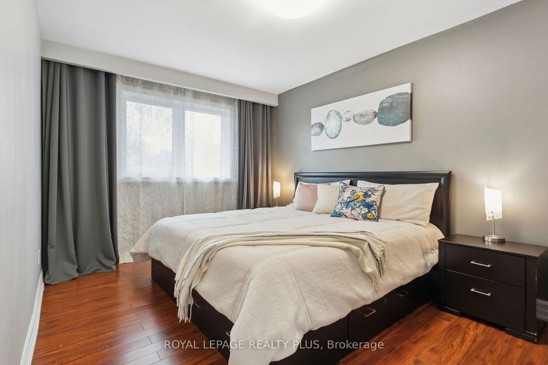 758 Greenore Rd  Mississauga, L4Y 2V4 | Image 22