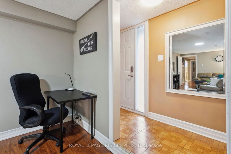 758 Greenore Rd  Mississauga, L4Y 2V4 | Image 24