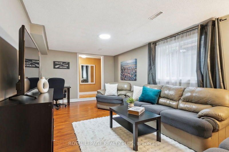 758 Greenore Rd  Mississauga, L4Y 2V4 | Image 25