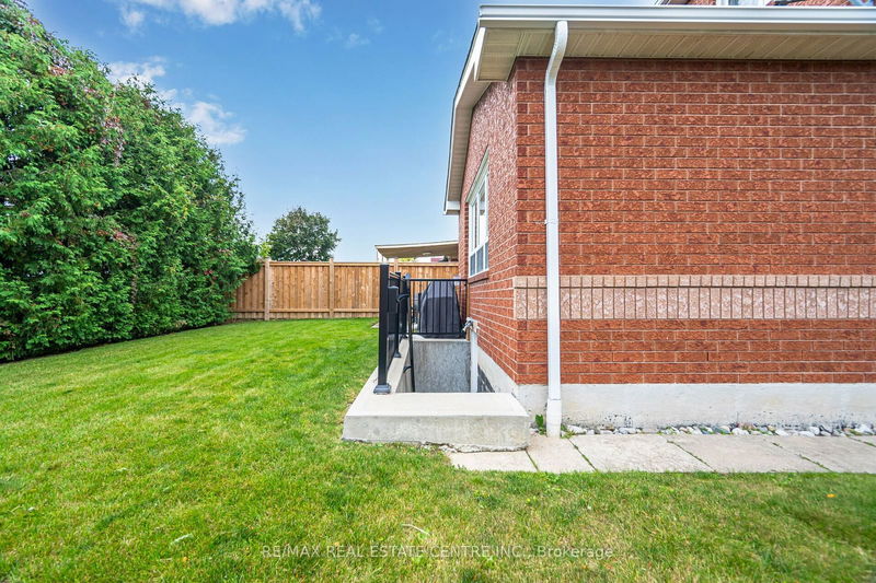 5574 Taw Ave  Mississauga, L5V 2B1 | Image 40