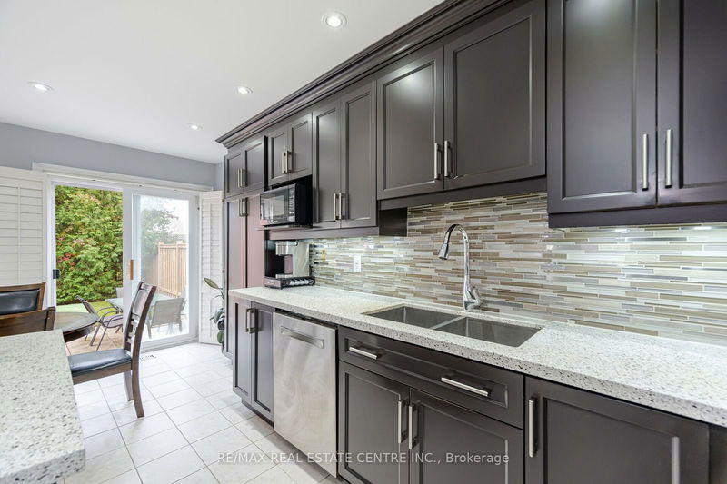 5574 Taw Ave  Mississauga, L5V 2B1 | Image 7