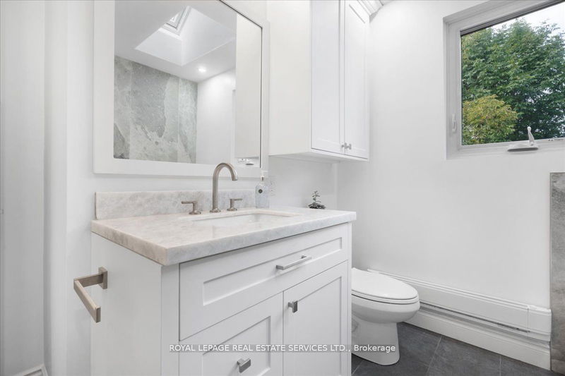 276 Lake Promenade   Toronto, M8W 1B3 | Image 22