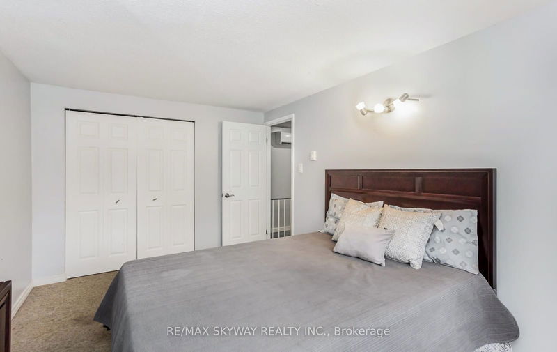 45 Hoskins Sq  Brampton, L6S 2N6 | Image 14