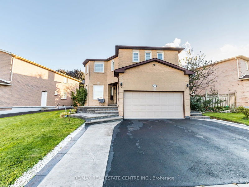 55 Castlehill Rd  Brampton, L6X 4C9 | Image 1