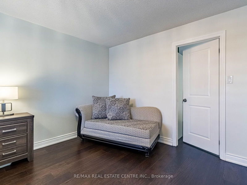 55 Castlehill Rd  Brampton, L6X 4C9 | Image 25