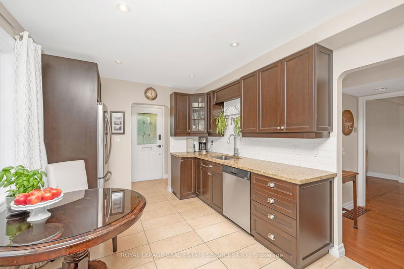 46 Castlebar Rd  Toronto, M8Z 2J6 | Image 7