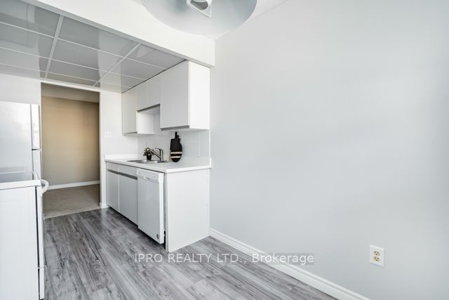  1506 - 3 Lisa St  Brampton, L6T 4A2 | Image 6