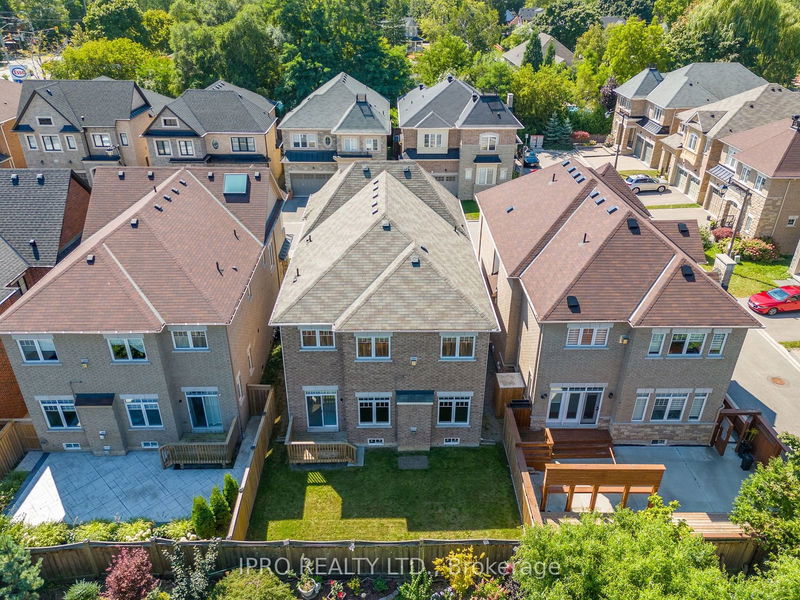 125 Waterview Common Crt  Oakville, L6L 0E7 | Image 3