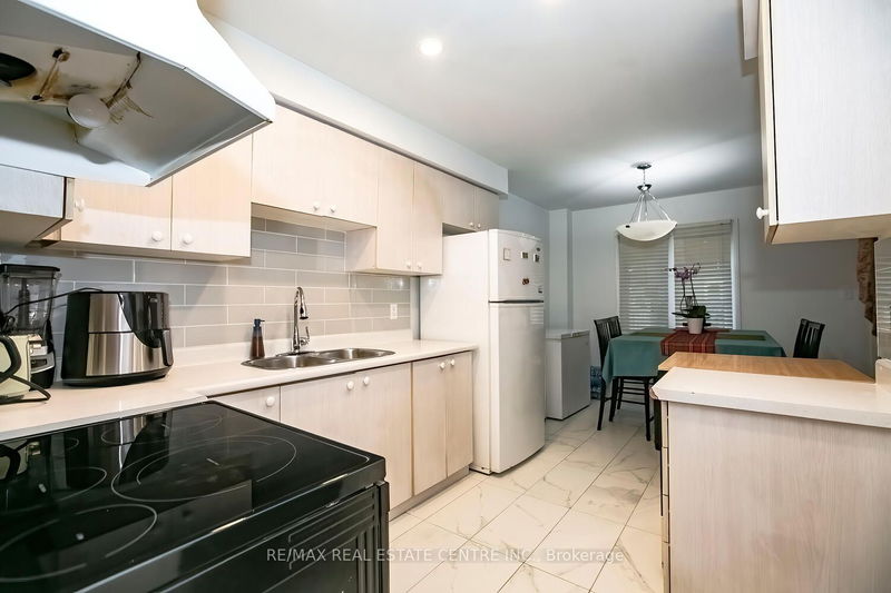 129 Lent Cres  Brampton, L6Y 5E6 | Image 9