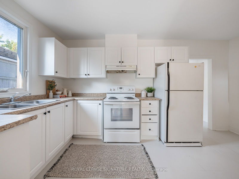 323 Gilbert Ave S Toronto, M6E 4W9 | Image 15