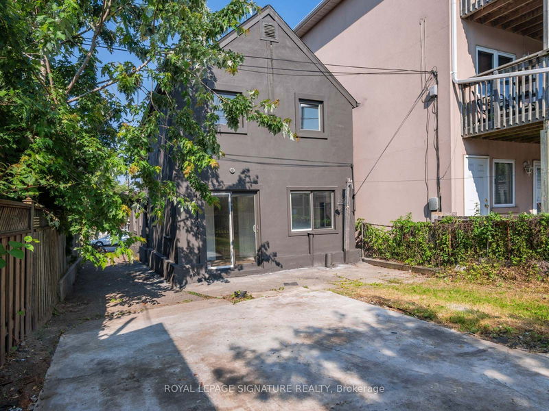 323 Gilbert Ave S Toronto, M6E 4W9 | Image 33