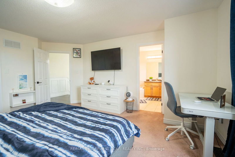 4000 Alexan Cres  Burlington, L7M 5A8 | Image 12