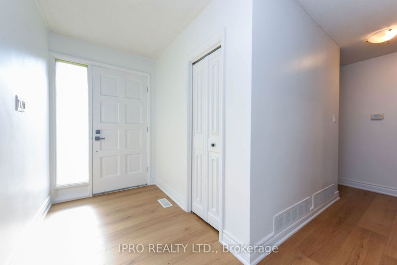 41 Sherwood Cres  Brampton, L6X 2C9 | Image 1