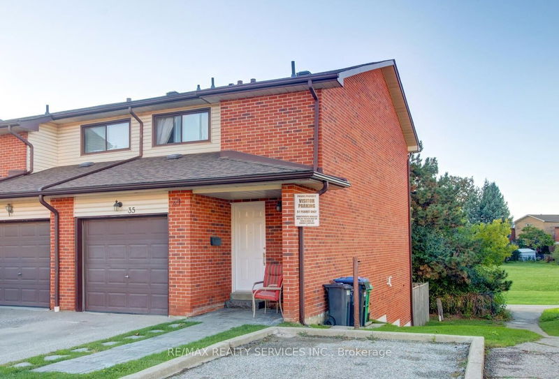  34 - 35 Collins Cres  Brampton, L6V 3M9 | Image 1