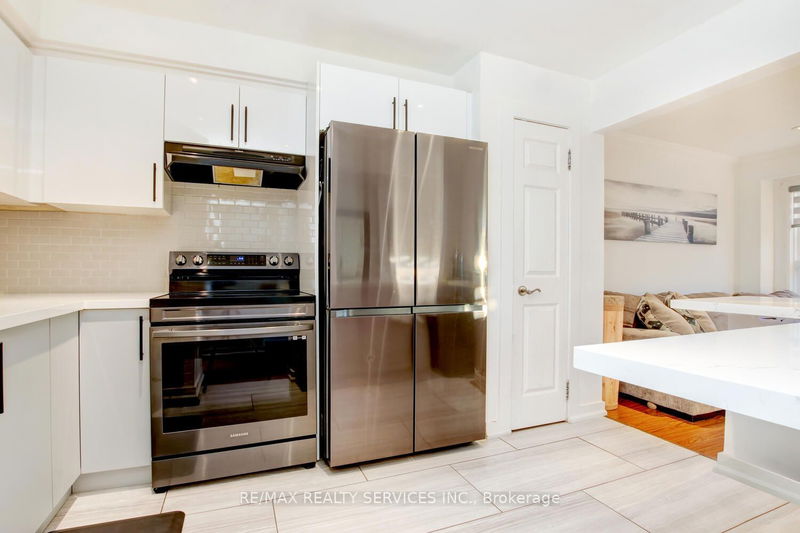  34 - 35 Collins Cres  Brampton, L6V 3M9 | Image 14