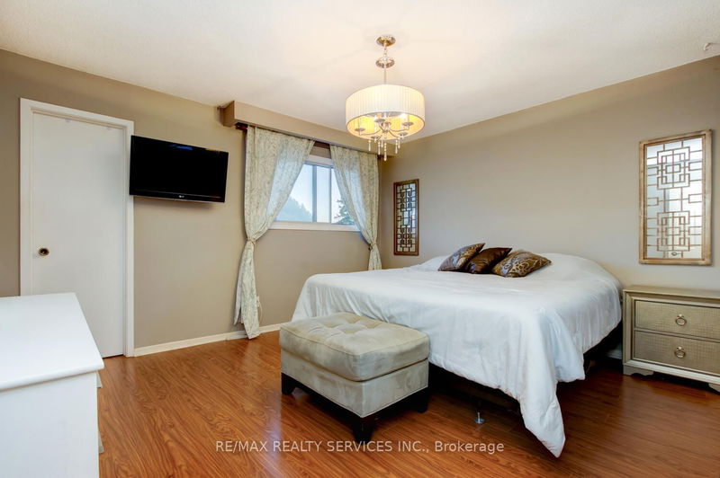  34 - 35 Collins Cres  Brampton, L6V 3M9 | Image 20