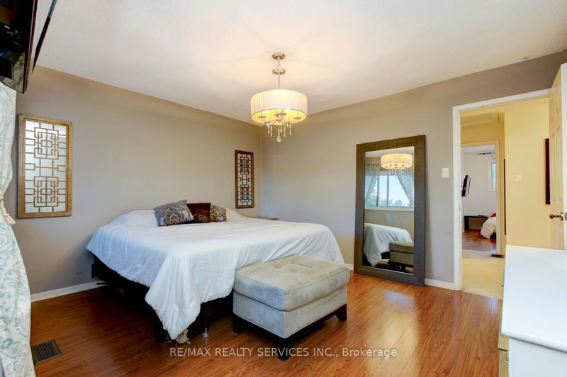  34 - 35 Collins Cres  Brampton, L6V 3M9 | Image 21