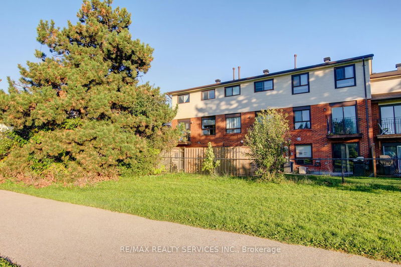  34 - 35 Collins Cres  Brampton, L6V 3M9 | Image 32