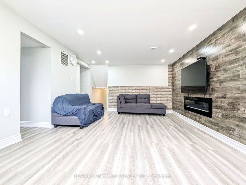 96 Lexington Ave  Toronto, M9V 2G8 | Image 14