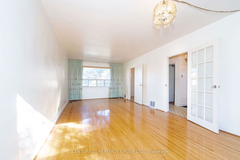 75 Winston Park Blvd  Toronto, M3K 1C2 | Image 4