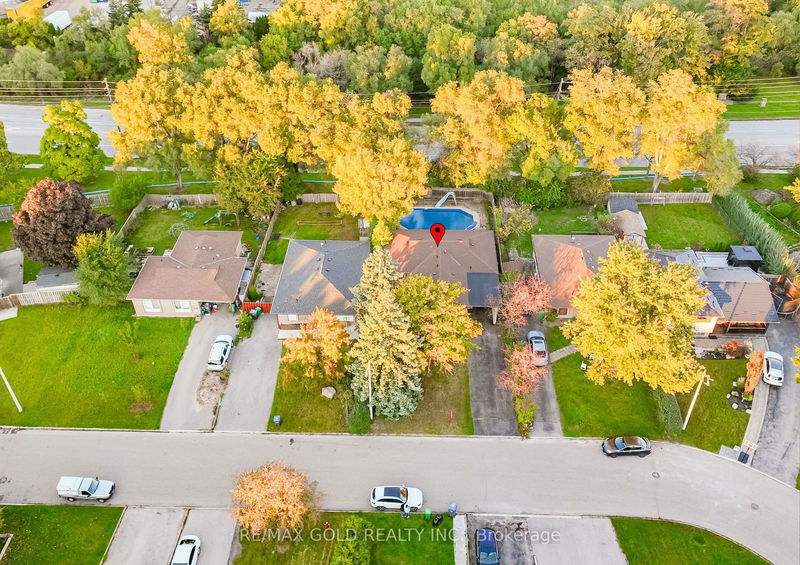 28 Drury Cres  Brampton, L6T 1L2 | Image 1