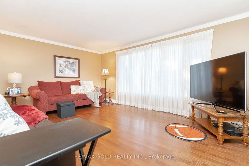 28 Drury Cres  Brampton, L6T 1L2 | Image 7