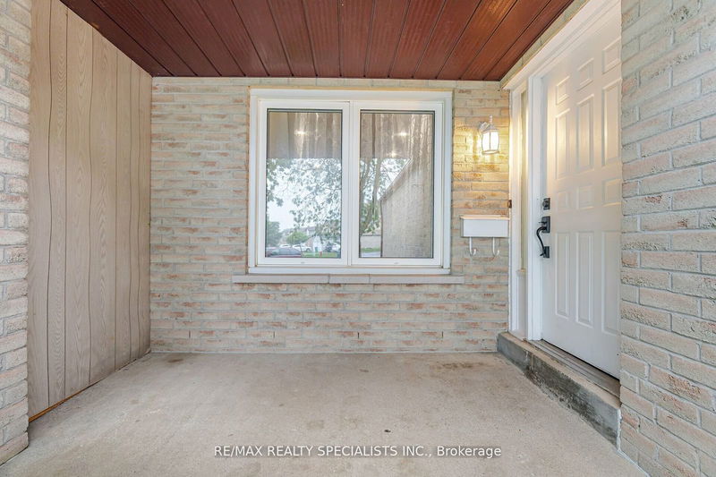 28 Meadow Bush Crt  Brampton, L6S 5B6 | Image 5