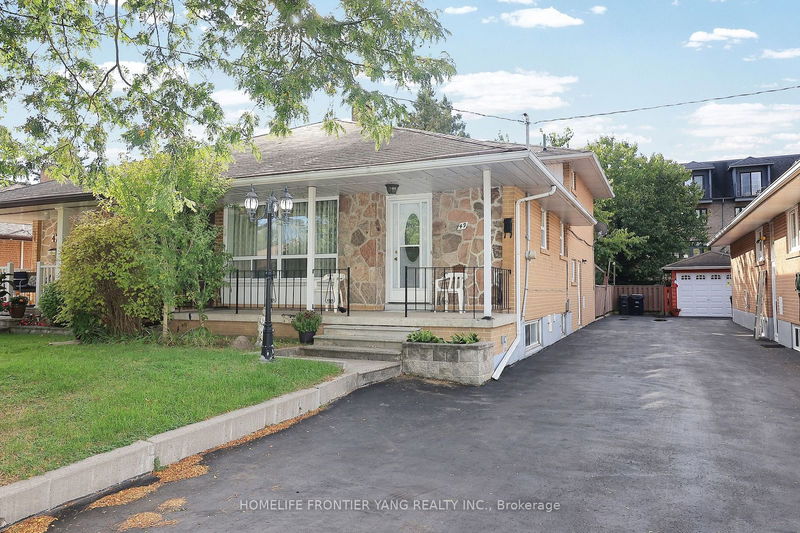 49 Graystone Gdns  Toronto, M8Z 3C2 | Image 3