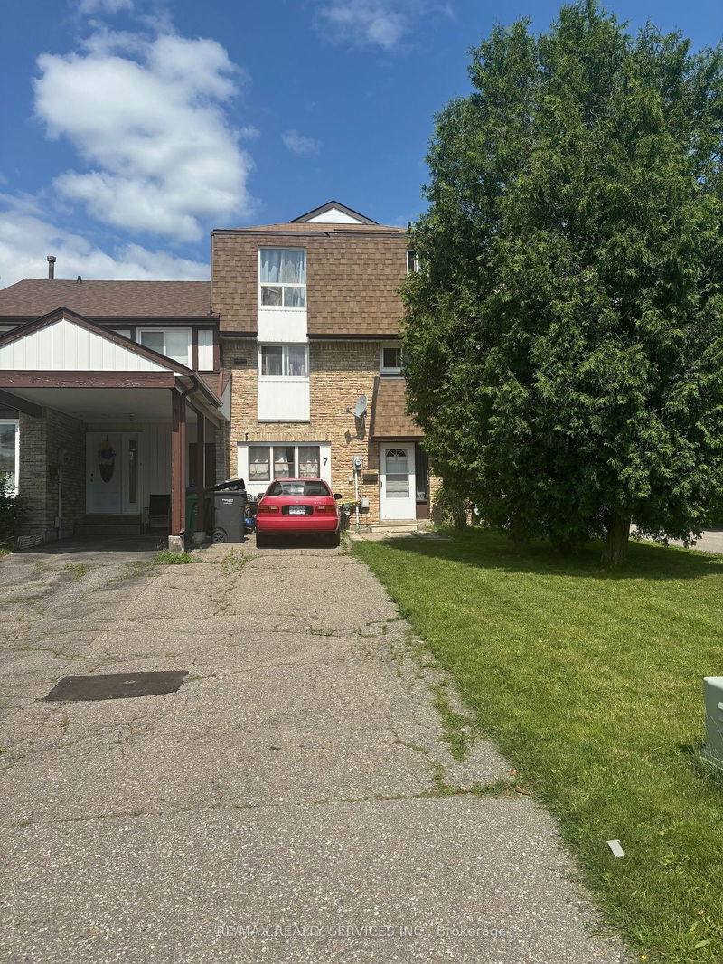 7 Fanshawe Dr  Brampton, L6Z 1A7 | Image 1