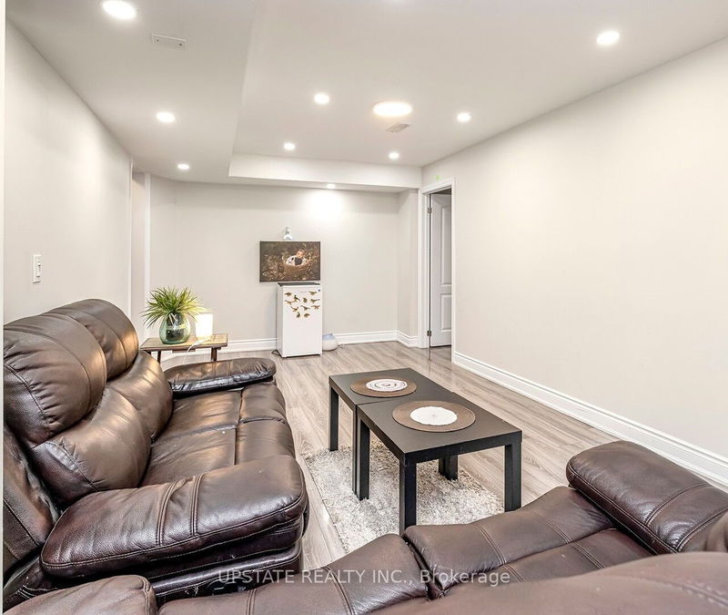 8047 Financial Dr  Brampton, L6Y 0M9 | Image 32