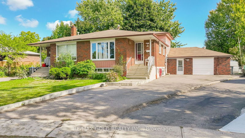 118 Earnscliffe   Brampton, L6T 2B5 | Image 1