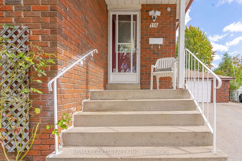 118 Earnscliffe   Brampton, L6T 2B5 | Image 2